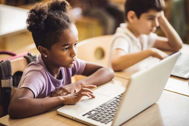 Maranhão lança plataforma de streaming para ampliar educação digital nas escolas