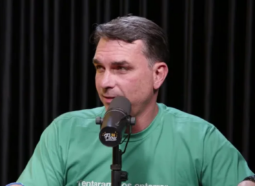 Flávio Bolsonaro diz ter tentado “sensibilizar” Trump contra “tarifaço”