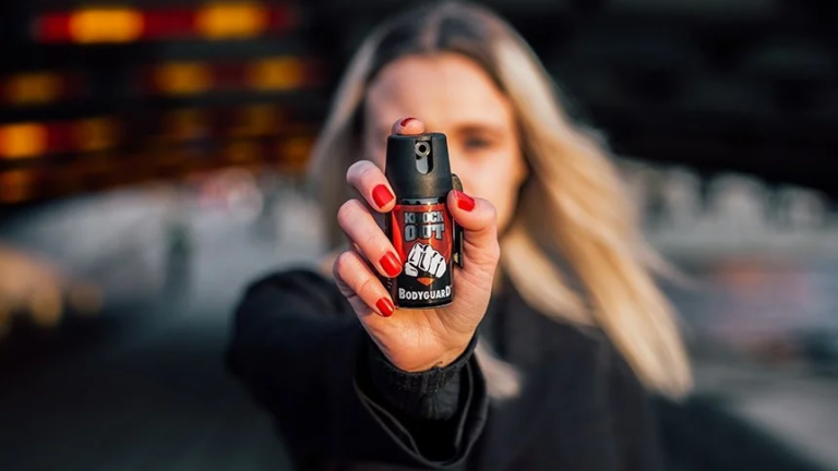 Spray de pimenta liberado: como a nova lei pode proteger mulheres