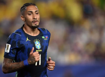 Raphinha retorna aos treinos, mas segue como dúvida para duelo contra a Noruega