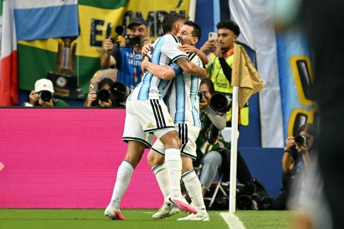 No sufoco, Argentina vence Cabo Verde e avança na Copa