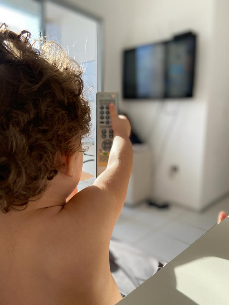 Férias escolares exigem atenção para prevenir acidentes com energia elétrica em casa