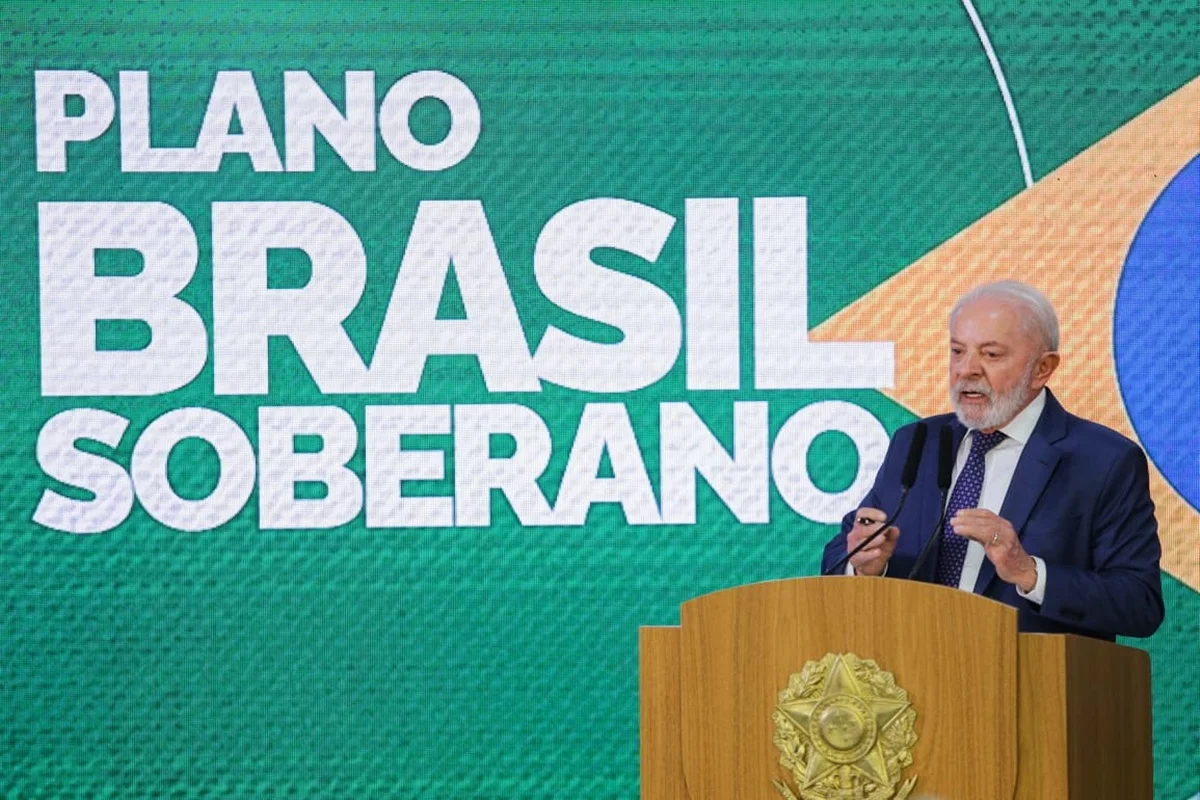 Lula oficializa pacote bilionário para reduzir impactos de tarifas impostas pelos EUA