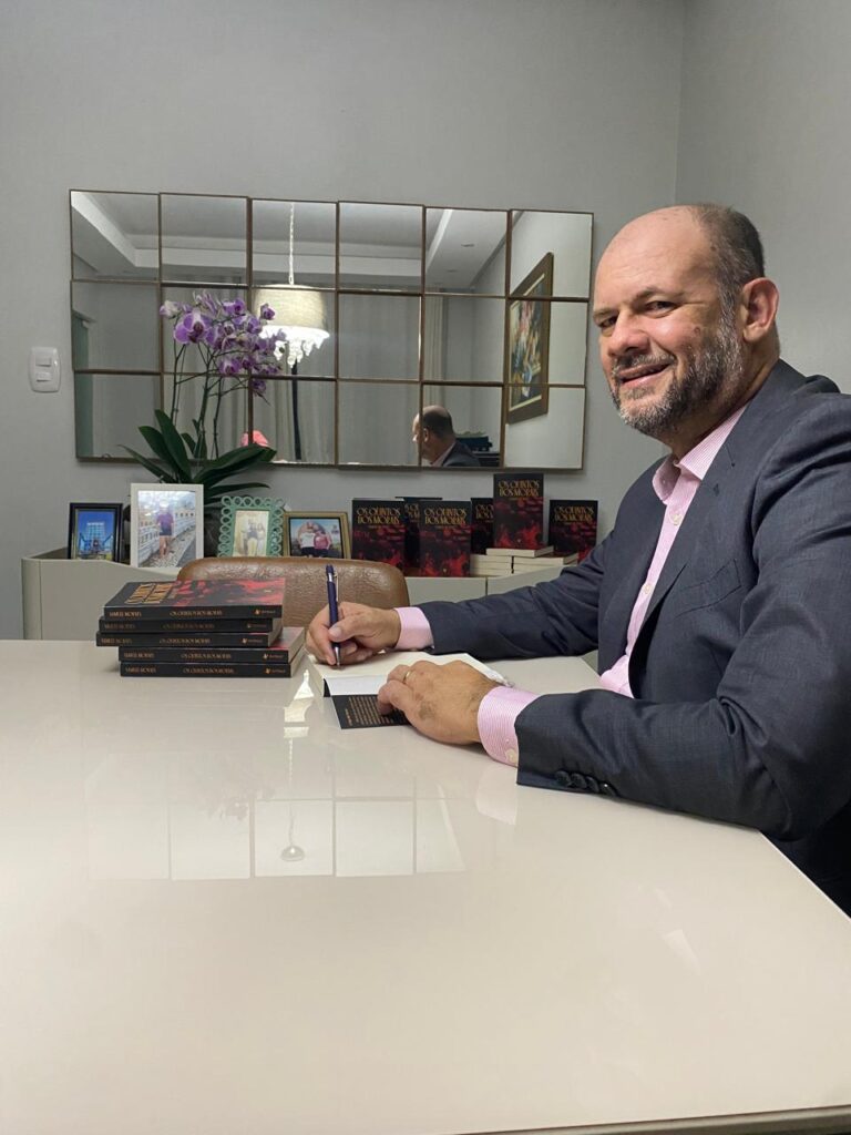 Os Quintos dos Morais: romance de estreia de Samuel Oliveira de Moraes
