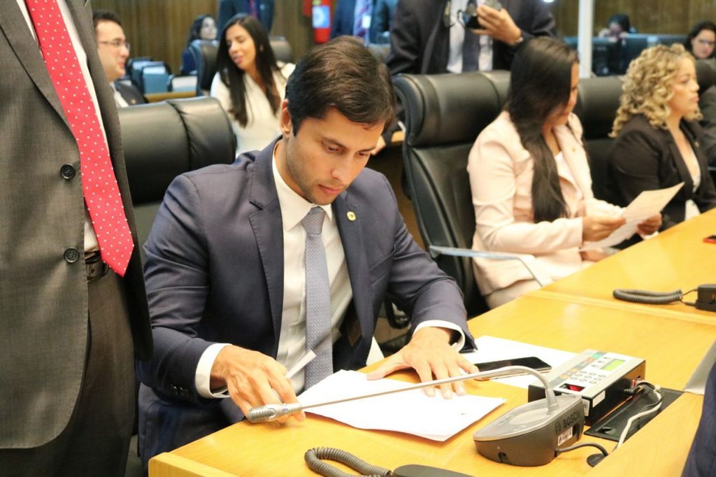 Resultado de imagem para deputado duarte jr